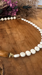 Pure Grace Halskette mit Perlen und Holz Detail