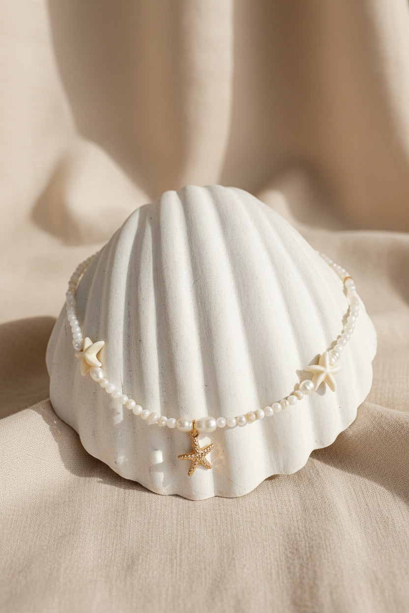Perlen-Halskette “Ocean Star” – Boho Muschel Choker mit Seestern-Charm, Süßwasserperlen & Naturmaterialien | Ibiza Beach Style